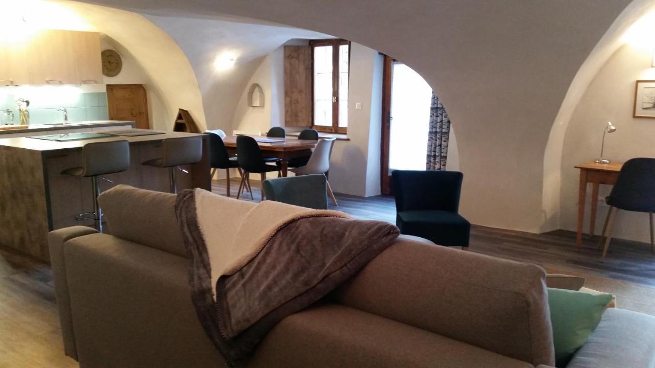 Maison A Tour Briancon Стая снимка